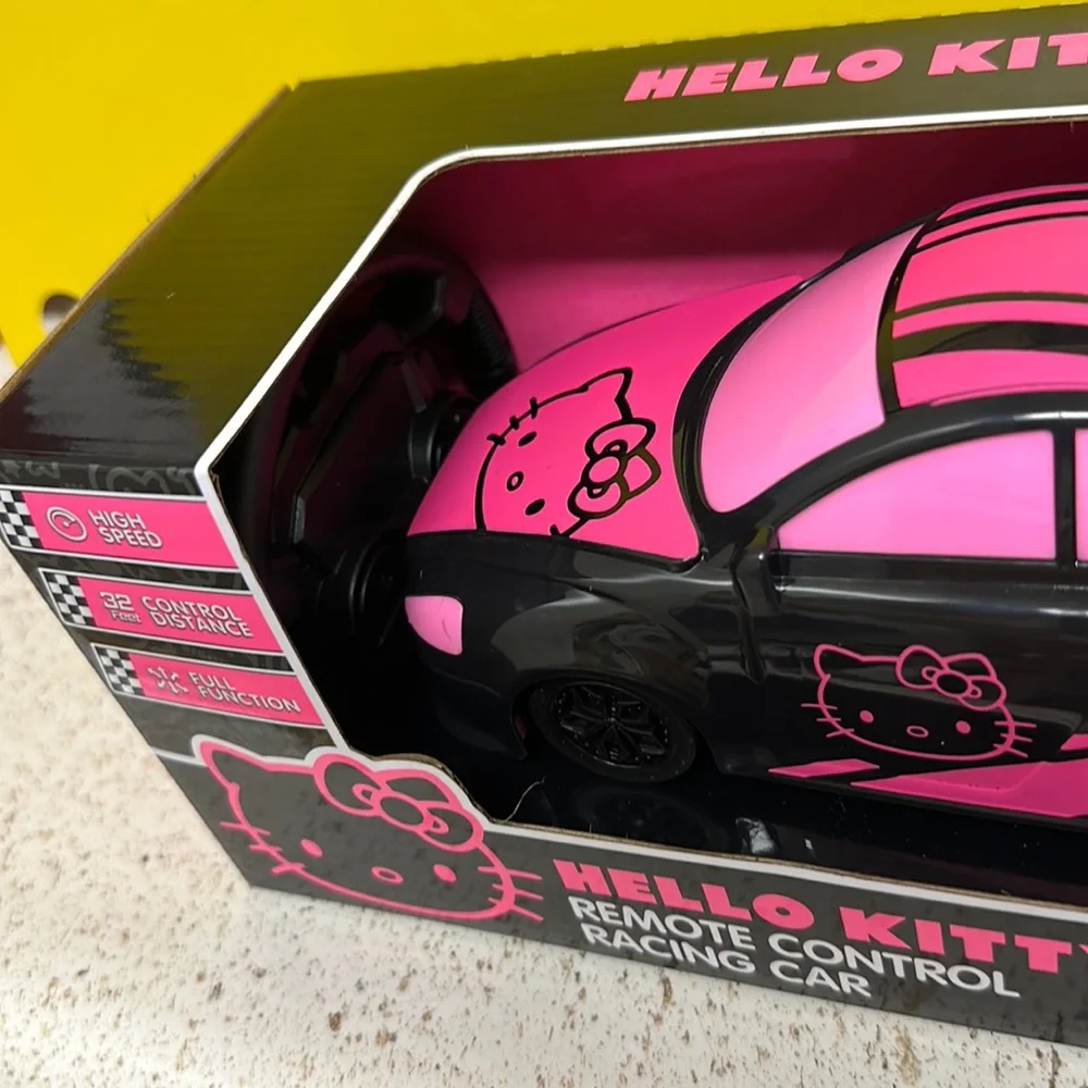 Sanrio Hello Kitty Remote Control Racing Car - Picture 7 of 7